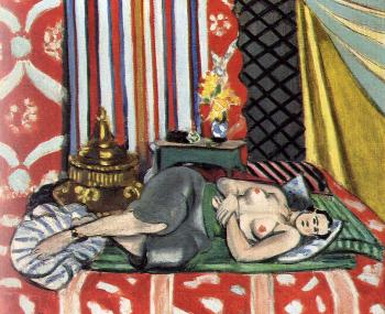 odalisque with gray culottes